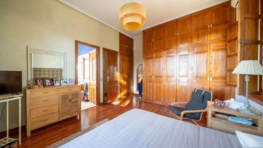 Сasa de 7 dormitorios en Mutxamel, Spain No. 30700 № 20