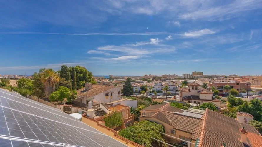 Villa de 4 dormitorios en Las Lagunas, Spain No. 30761