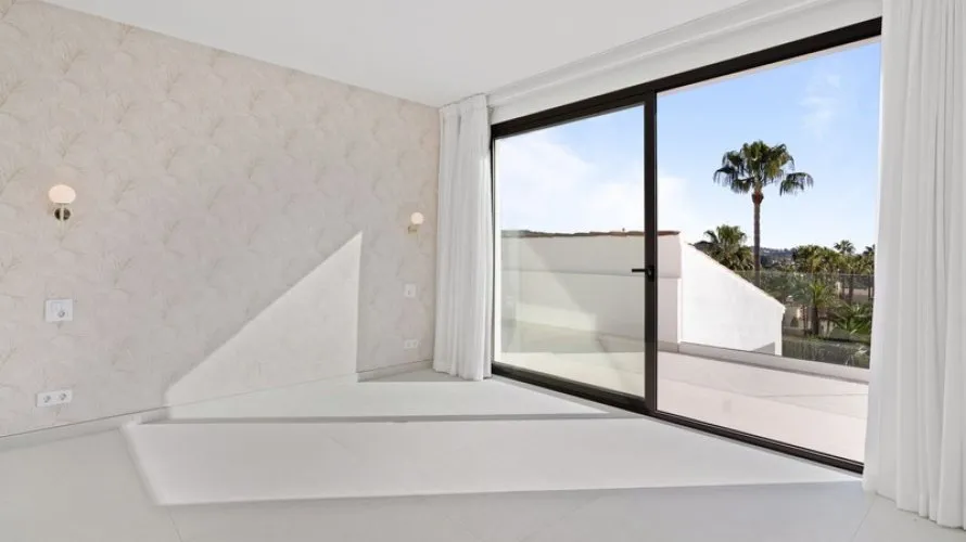 Villa de 4 dormitorios en Marbella, Spain No. 31052 № 15