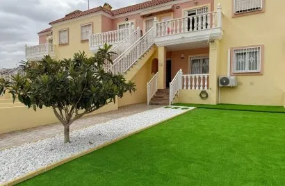 Bungalow de 3 dormitorios en Campoamor, Spain No. 31187