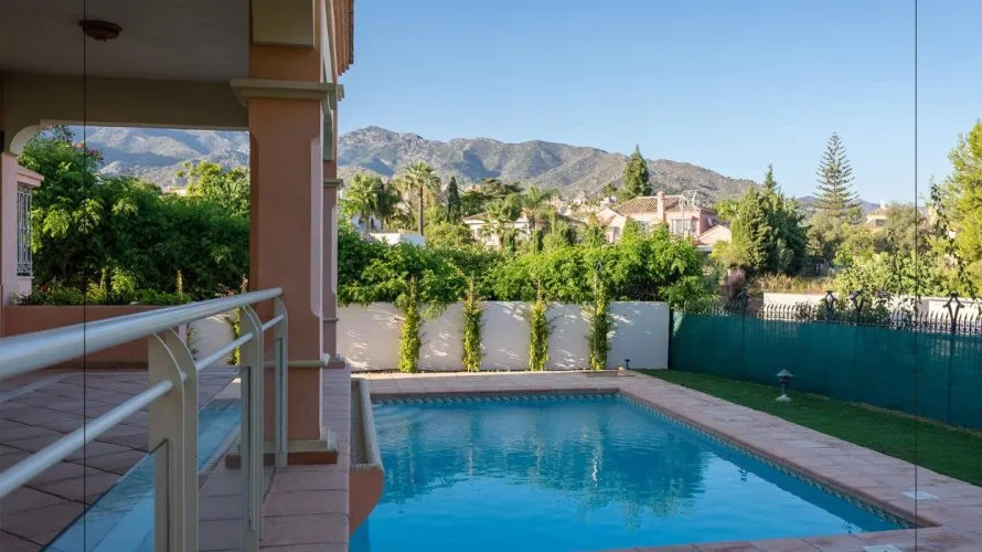 Villa de 4 dormitorios en Marbella, Spain No. 30507 № 3