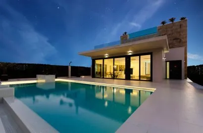 Villa de 4 dormitorios en Campoamor, Spain No. 30673