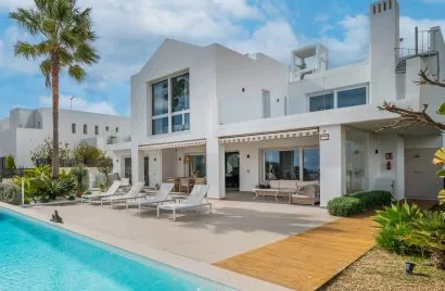 Сasa de 5 dormitorios en Marbella, Spain No. 31132