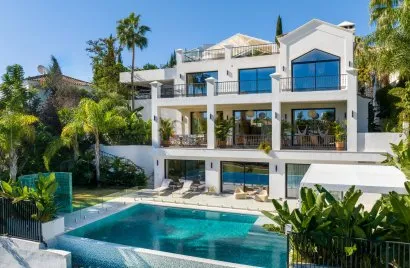 Villa de 5 dormitorios en Marbella, Spain No. 30550
