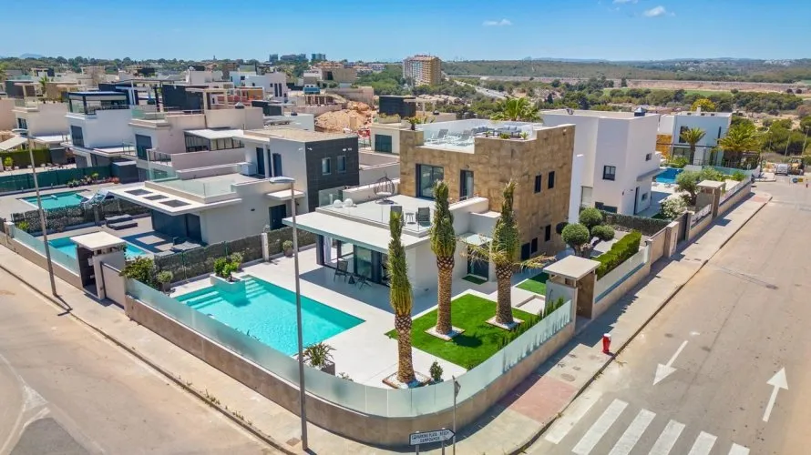 Villa de 4 dormitorios en Campoamor, Spain No. 30705 № 5