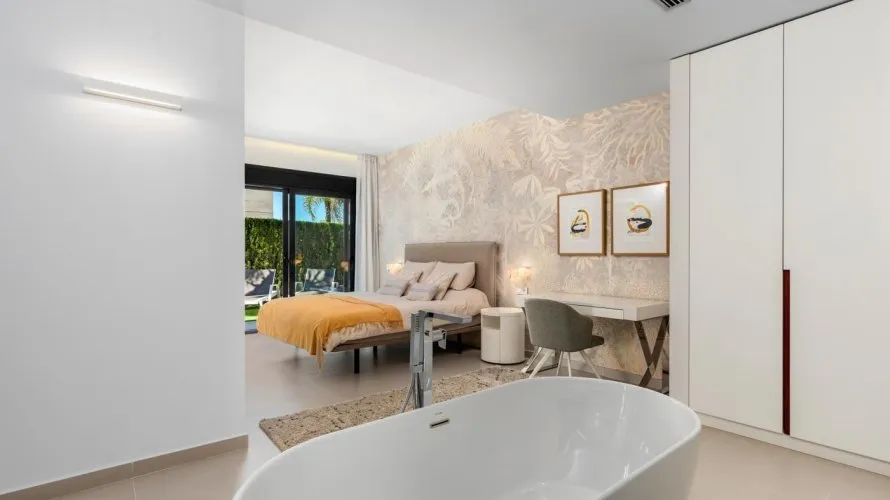 Villa de 4 dormitorios en Campoamor, Spain No. 30705 № 27