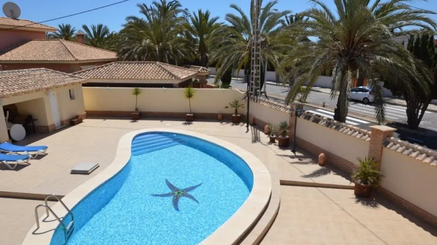 Villa de 276m² en Cabo Roig, Spain No. 30790 № 1