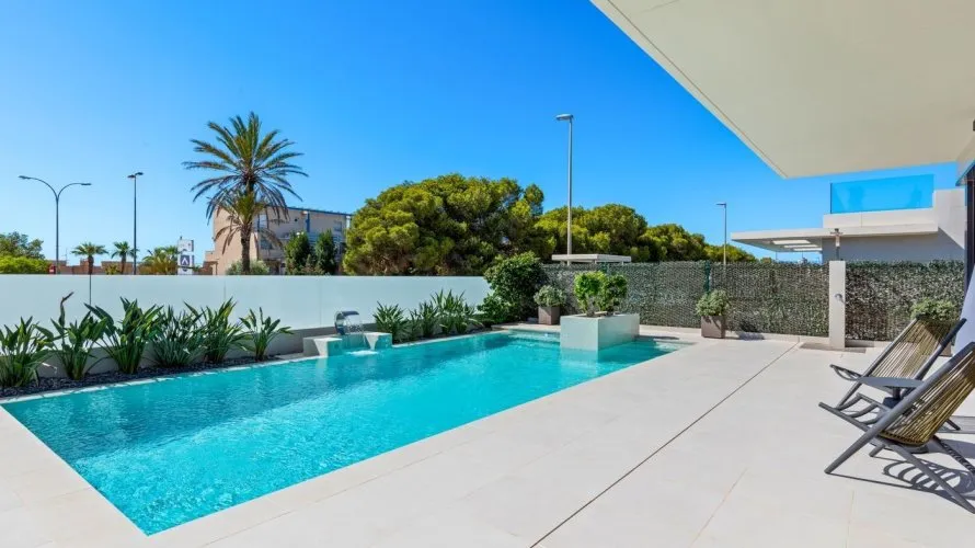 Villa de 4 dormitorios en Campoamor, Spain No. 30705 № 8