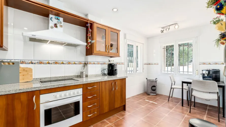 Villa de 5 dormitorios en Mijas Costa, Spain No. 31075 № 16