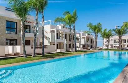 Bungalow de 2 dormitorios en Los Balcones, Spain No. 30670