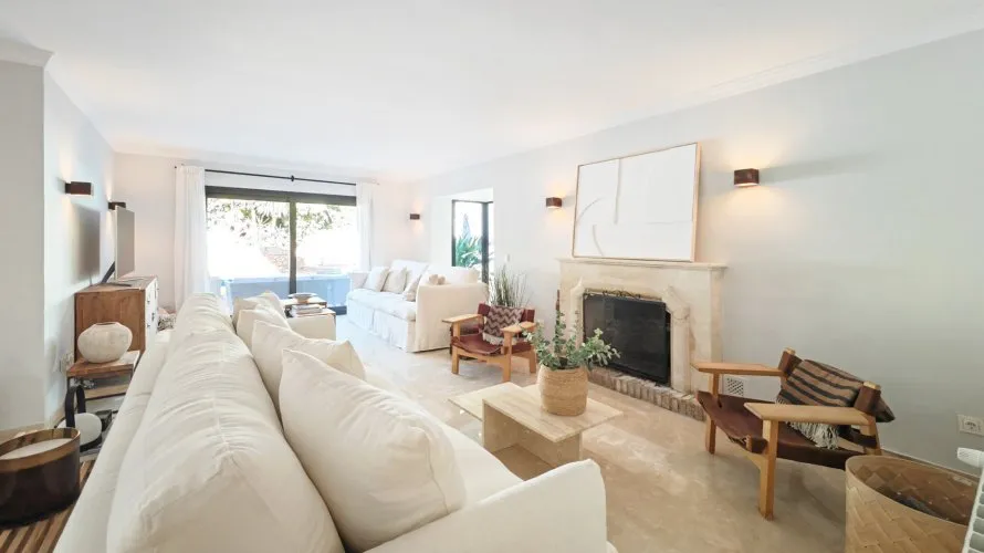 Villa de 4 dormitorios en Marbella, Spain No. 30549 № 3