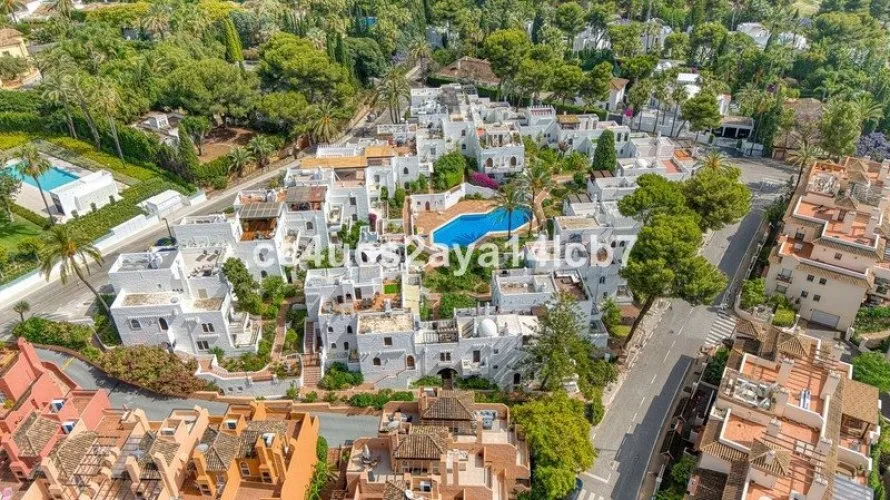 Casa adosada de 3 dormitorios en Nueva Andalucía, Spain No. 31068 № 2