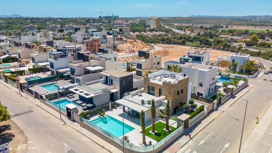 Villa de 4 dormitorios en Campoamor, Spain No. 30705 № 2