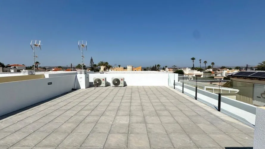 Villa de 3 dormitorios en Torrevieja, Spain No. 30661 № 9