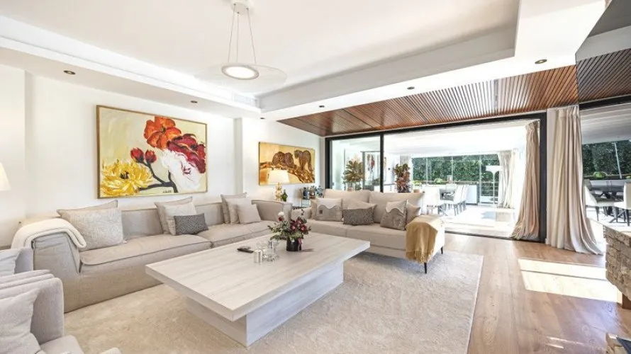 Villa de 5 dormitorios en Marbella, Spain No. 30641 № 1