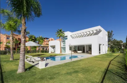 Villa de 4 dormitorios en Cortes (San Pedro De Alcantara), Spain No. 31128