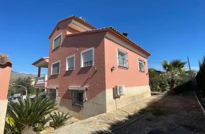 Villa de 4 dormitorios en Villajoyosa, Spain No. 30873