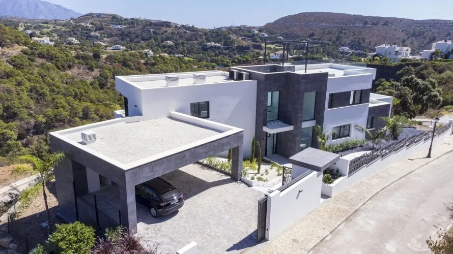 Villa de 5 dormitorios en Benahavís, Spain No. 30584 № 1