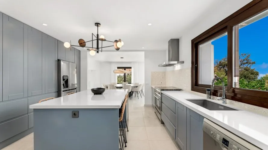 Villa de 5 dormitorios en Estepona, Spain No. 30632 № 20