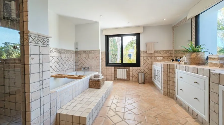 Villa de 4 dormitorios en Marbella, Spain No. 30549 № 10