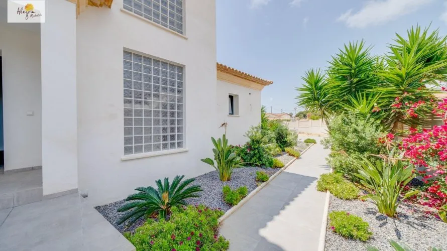 Villa de 5 dormitorios en Calpe, Spain No. 30901 № 1