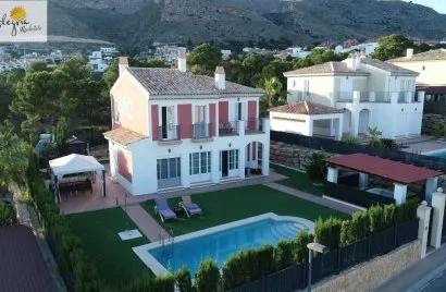 Villa de 4 dormitorios en Finestrat, Spain No. 30793