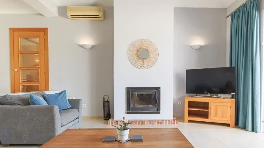 Villa de 4 dormitorios en Mijas Costa, Spain No. 30582 № 1