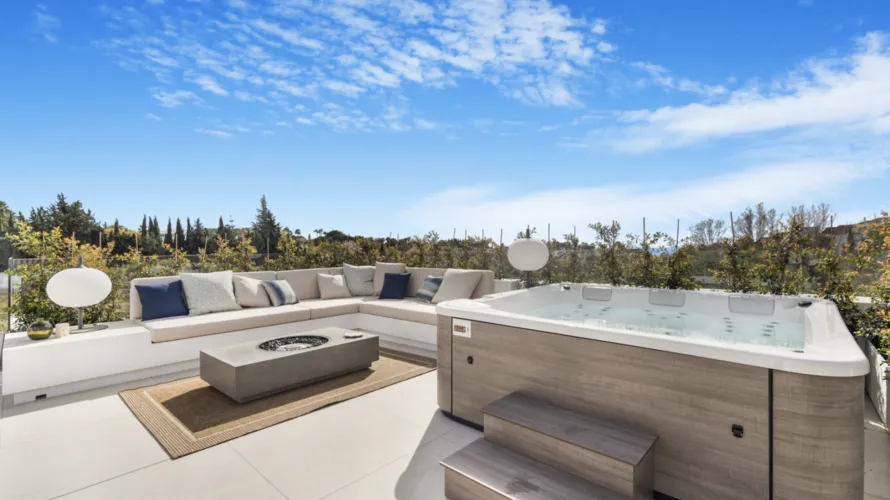 Villa de 6 dormitorios en Marbella, Spain No. 30738 № 10