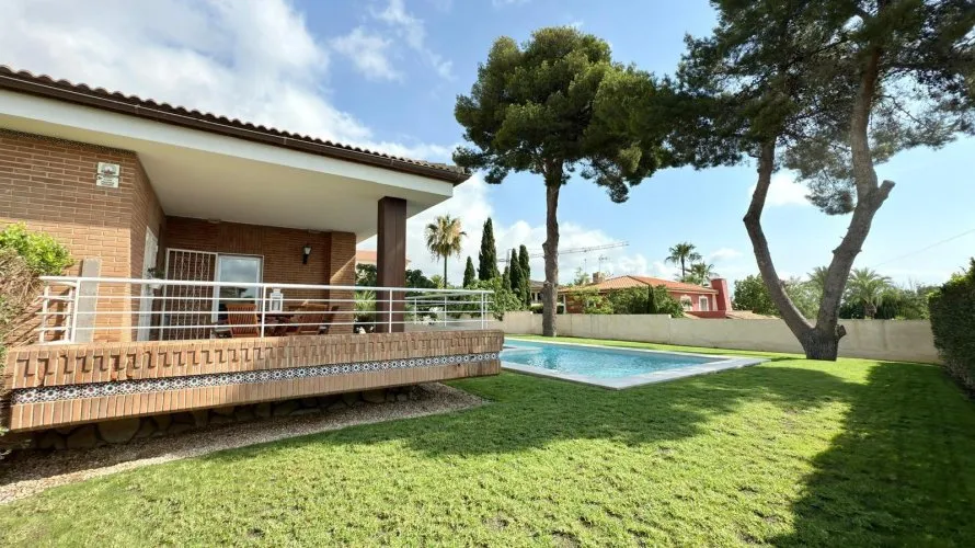 Villa de 3 dormitorios en La Nucia, Spain No. 31281 № 1