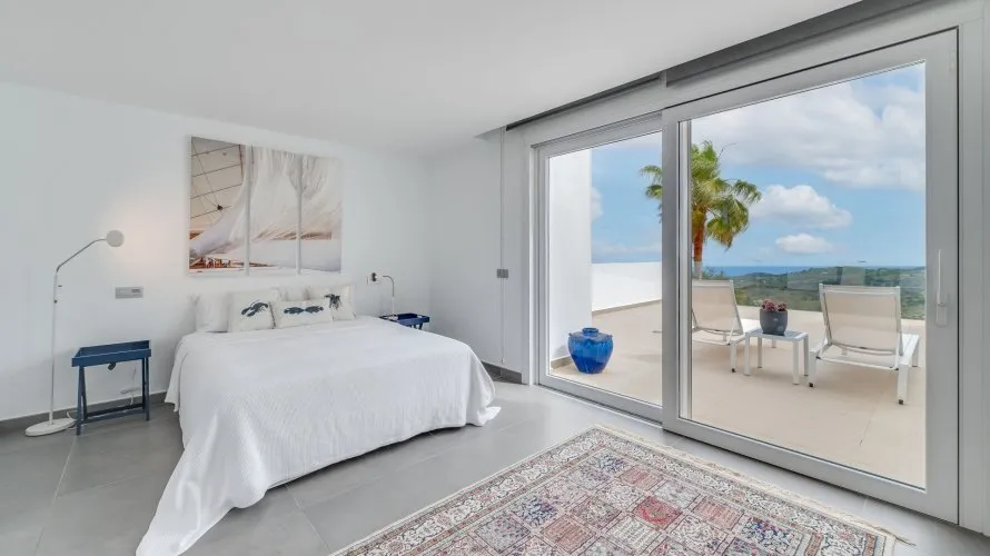 Сasa de 5 dormitorios en Marbella, Spain No. 31132