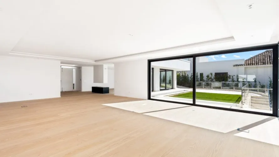 Villa de 4 dormitorios en Marbella, Spain No. 30482 № 1