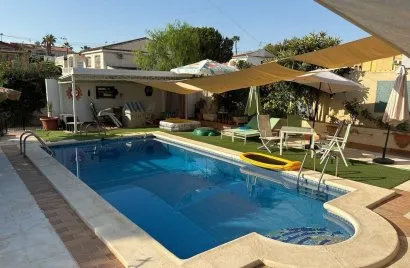 Villa de 4 dormitorios en Torrevieja, Spain No. 31019