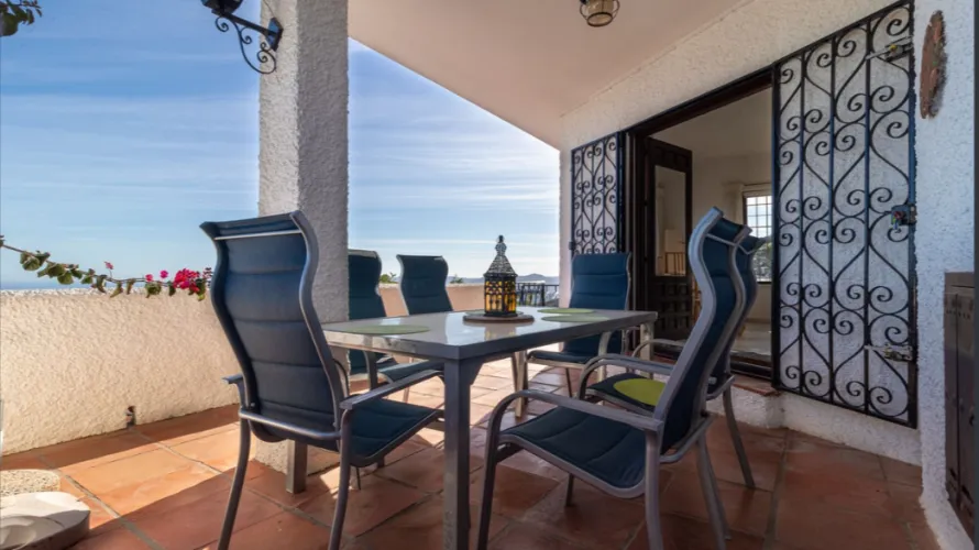 Villa de 4 dormitorios en Mijas Costa, Spain No. 31077 № 9