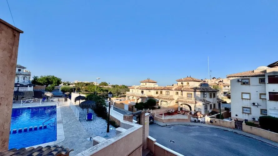 Villa de 3 dormitorios en Alicante, Spain No. 31114 № 3