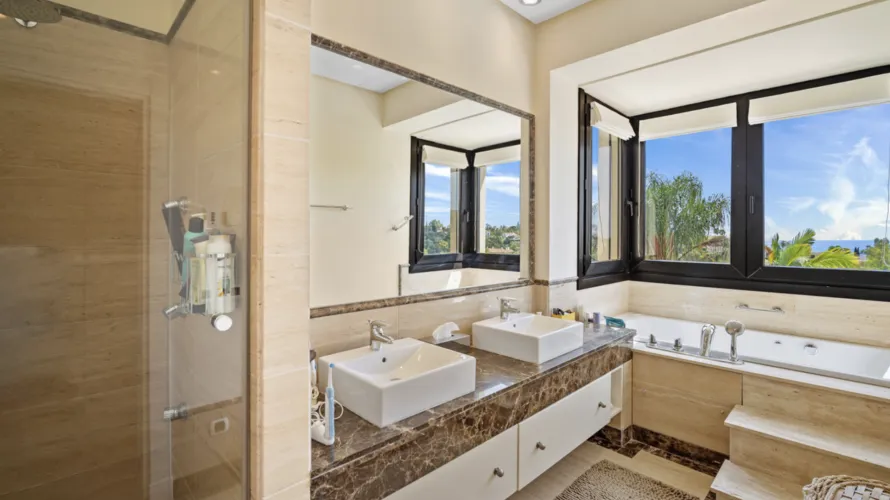 Villa de 5 dormitorios en Benahavís, Spain No. 30739 № 6