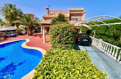 Villa de 3 dormitorios en Torrevieja, Spain No. 31013
