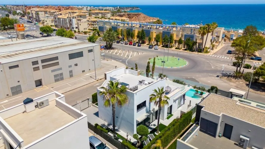 Villa de 4 dormitorios en Campoamor, Spain No. 30705 № 4