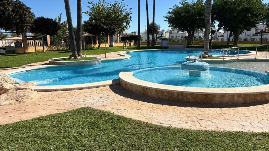 Bungalow de 3 dormitorios en Alicante, Spain No. 31209 № 7