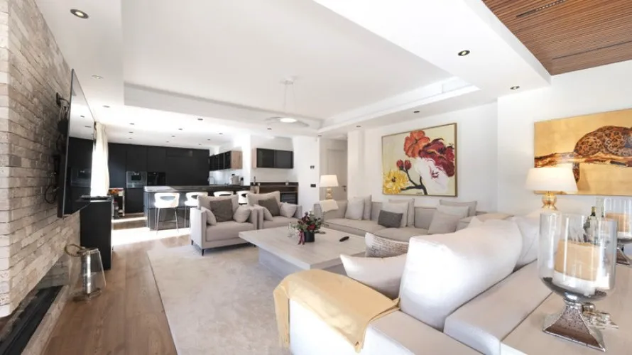 Villa de 5 dormitorios en Marbella, Spain No. 30641 № 2