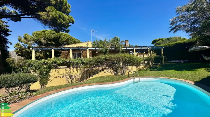 Villa de 4 dormitorios en Marbella, Spain No. 30636