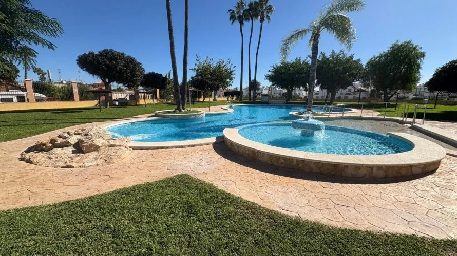 Bungalow de 3 dormitorios en Alicante, Spain No. 31209 № 6