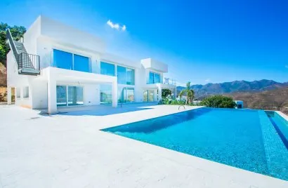 Villa de 4 dormitorios en Marbella, Spain No. 30525