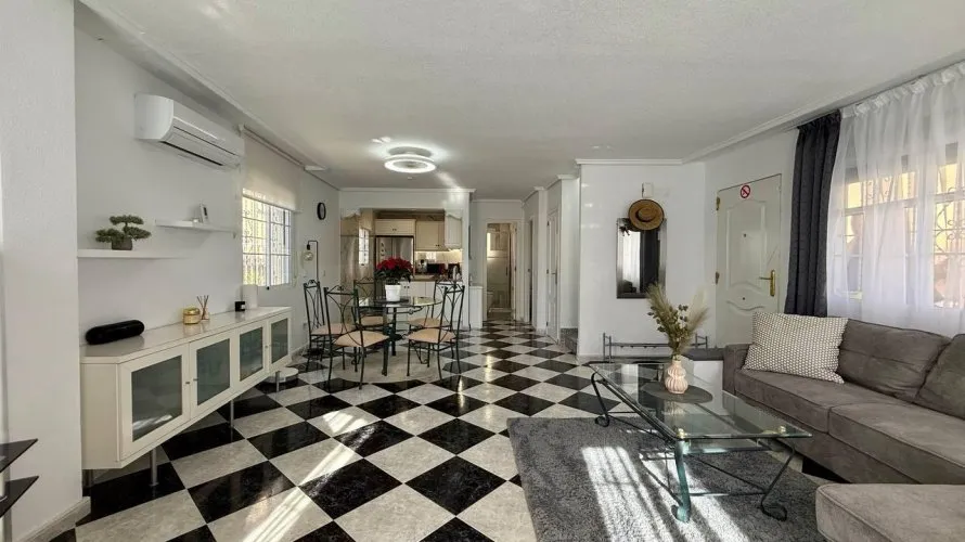 Villa de 4 dormitorios en Playa Flamenca II, Spain No. 31221 № 11