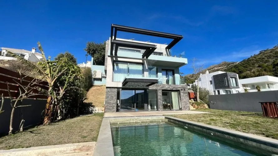 Villa de 5 dormitorios en Mijas, Spain No. 30601