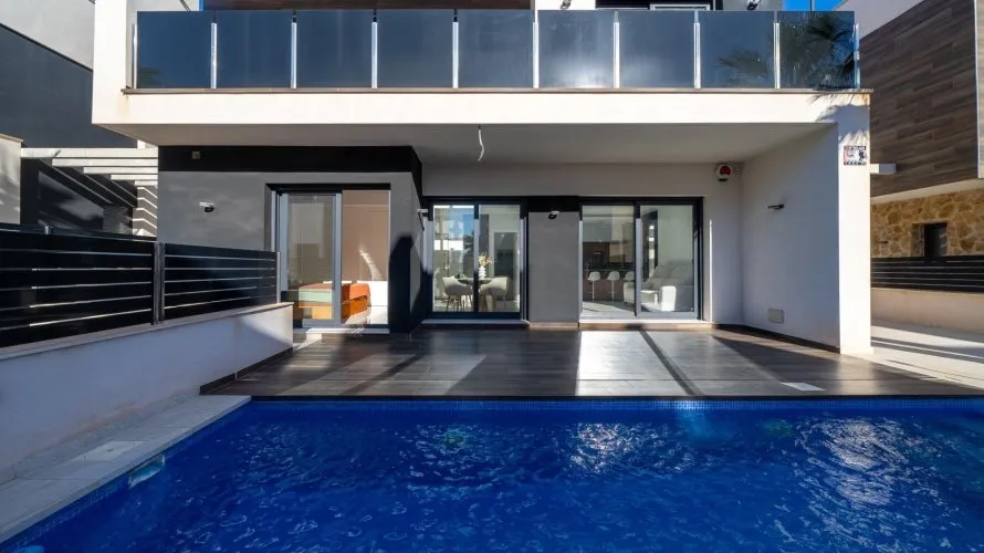 Сasa de 3 dormitorios en La Zenia, Spain No. 30704