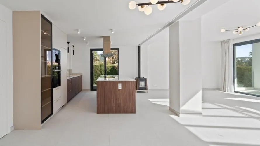 Villa de 4 dormitorios en Marbella, Spain No. 31052 № 9