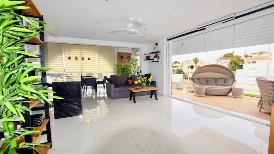 Villa de 5 dormitorios en San Miguel de Salinas, Spain No. 31109 № 4