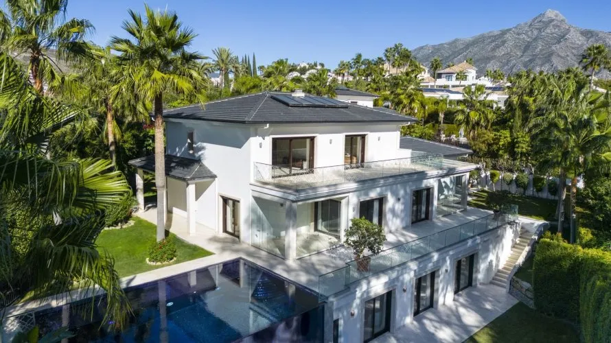 Villa de 6 dormitorios en Nueva Andalucía, Spain No. 30583 № 1