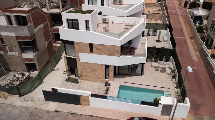 Villa de 3 dormitorios en La Florida, Spain No. 30966