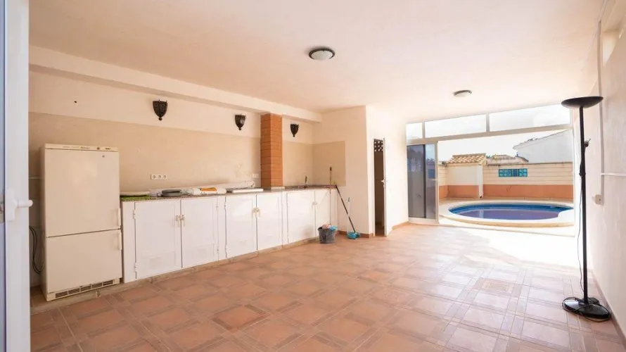 Villa de 4 dormitorios en Alicante, Spain No. 31172 № 10